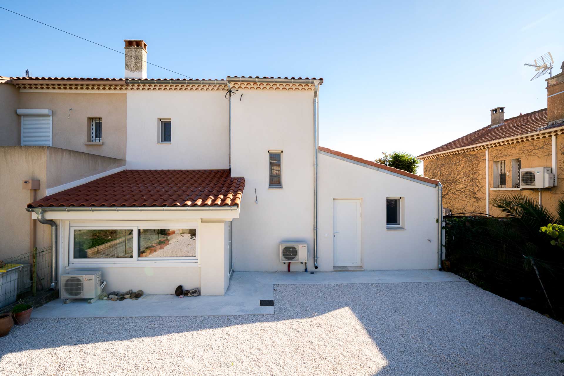 Maîtrise d'œuvre d'un projet de rénovation, intérieurs et extérieurs, d'une villa à Carqueiranne